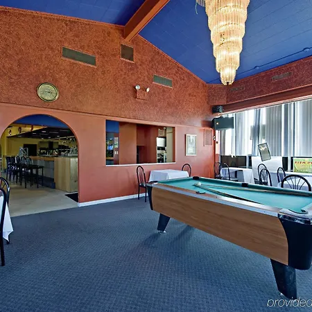 Red Carpet Inn - Stamford 
