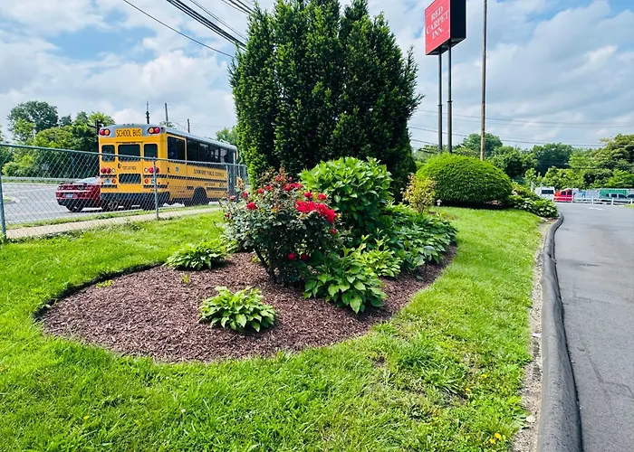 Red Carpet Inn - Stamford
