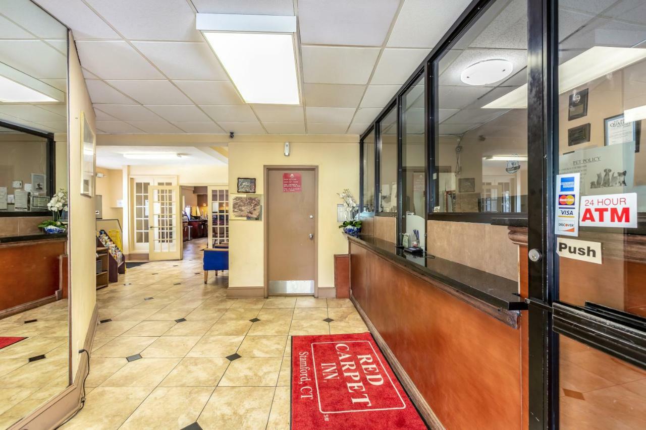Hotel Red Carpet -