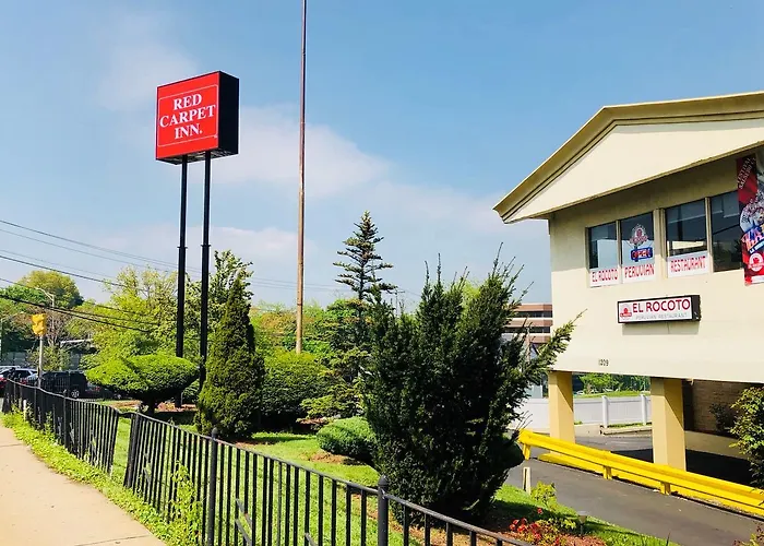 Red Carpet Inn - Stamford